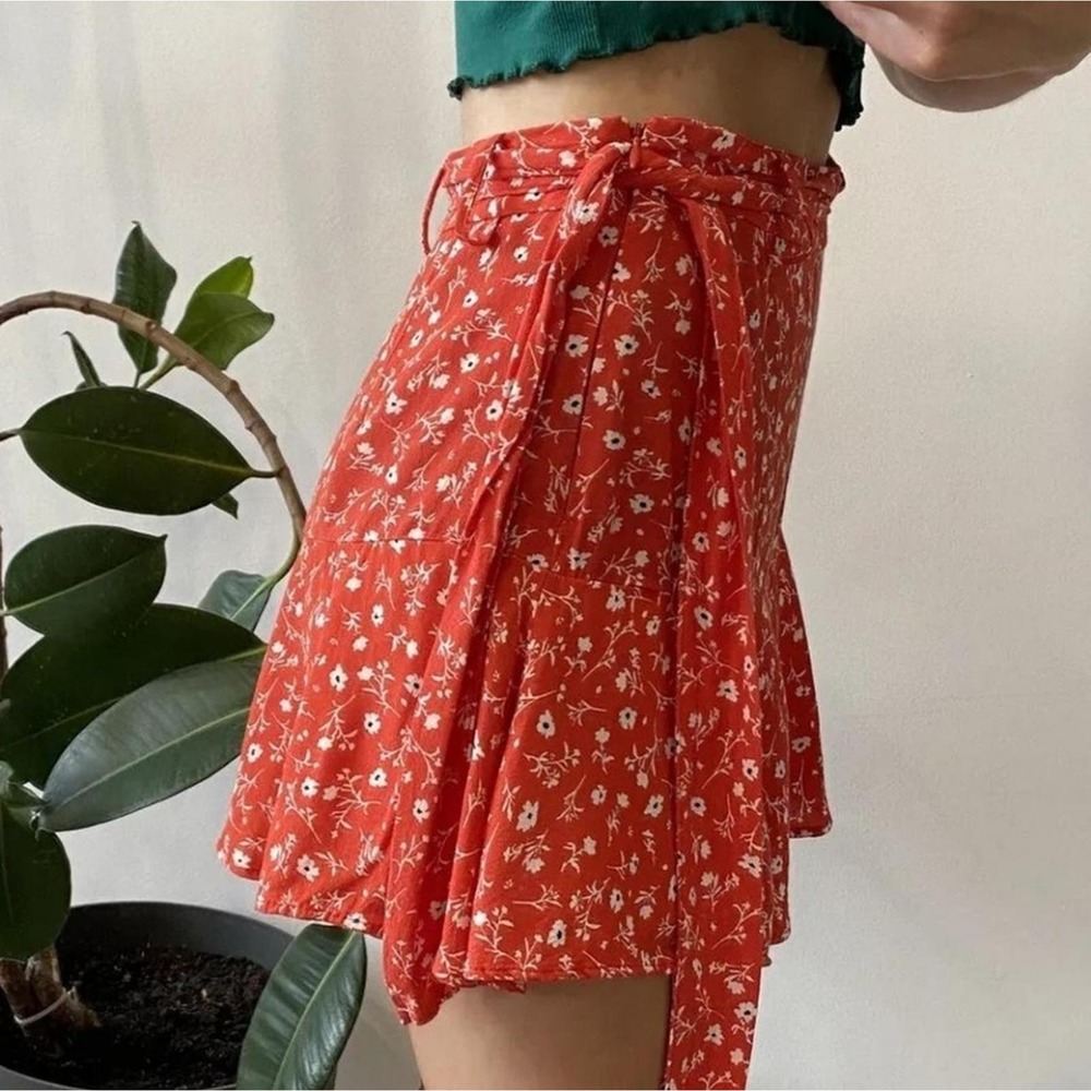 Zara Red & White Ditsy Floral Belted Mini Skort